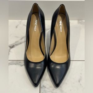 NEW! Nine West classic black leather pump